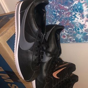 Nike Classic Cortez Leather
Black/Dark Grey-White